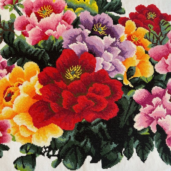 Original Hand-Embroidered Floral Tapestry - Picture 3 of 11